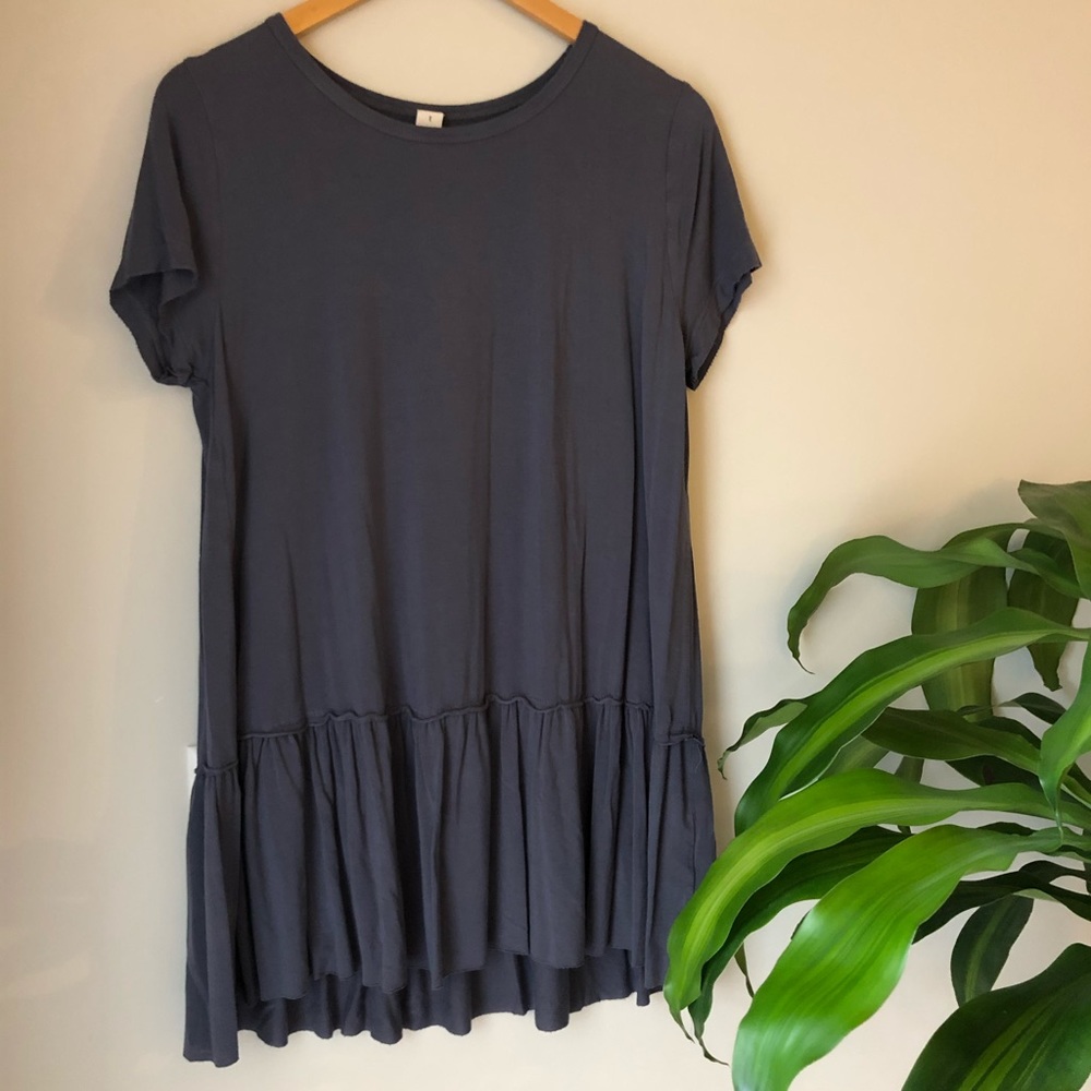 Detailed charcoal top